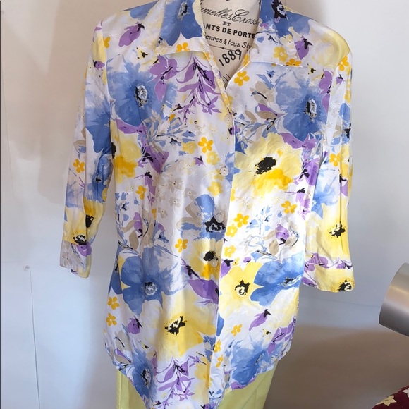 Alia petites TOP 💐flower multi colored pattern top. - Picture 3 of 8